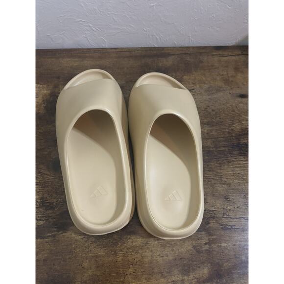 Men’s Size 9 Adidas Yeezy Desert Sand Slide - Picture 4 of 7